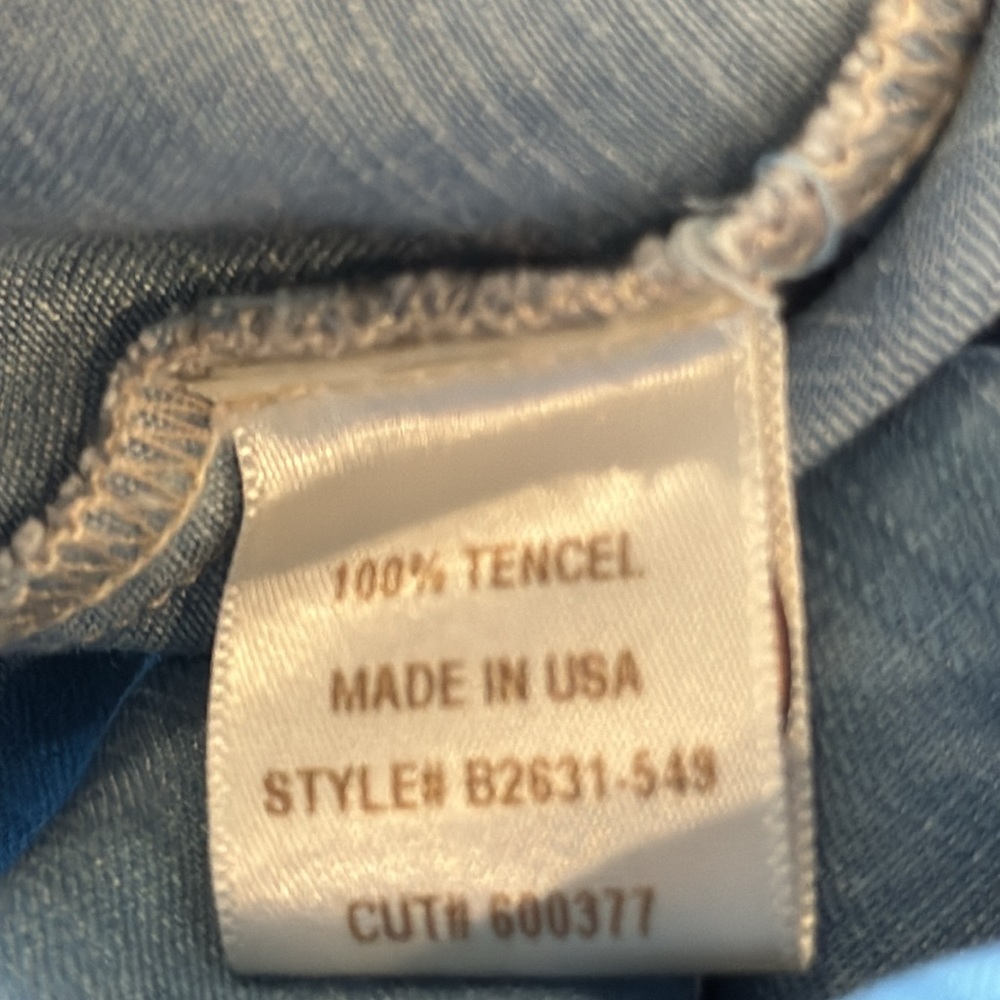 Bella Dahl Split Back Button Down Chambray Shirt … - image 12